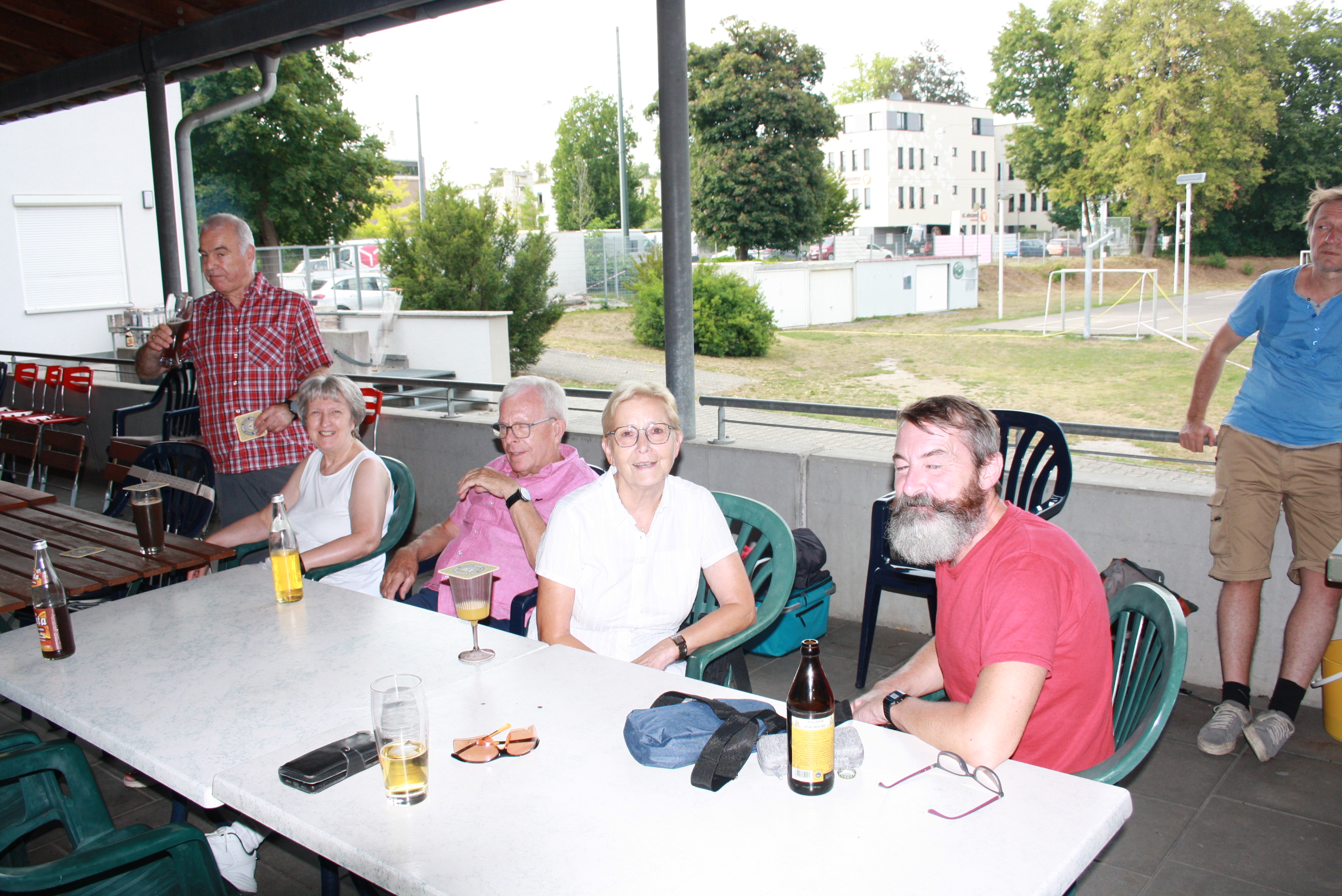 Gemütliches Beisammensein auf der Terrasse - Auch außerhalb des Trainings eine super Truppe