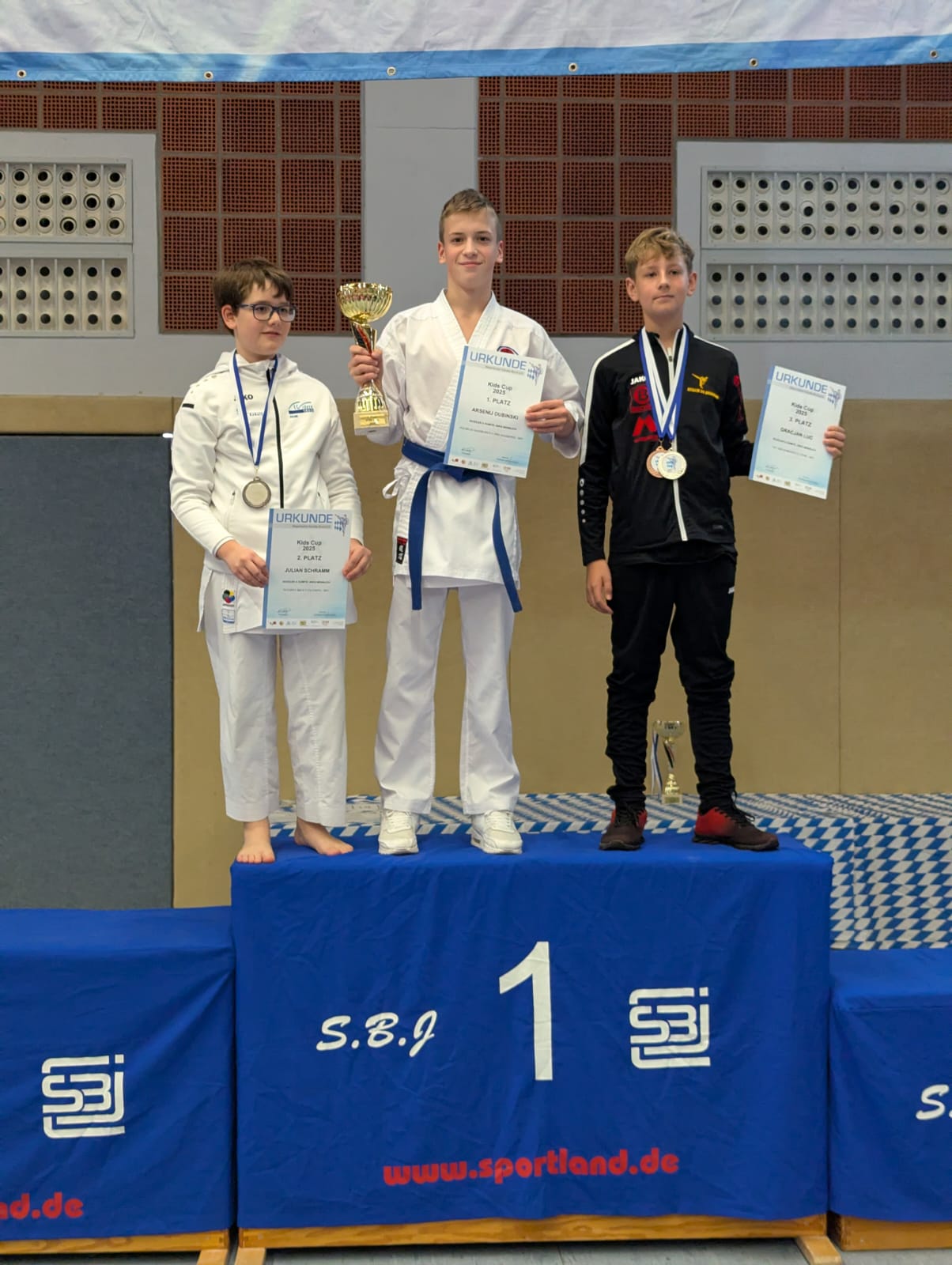 Erfolgreiche KUMITE-Athleten des Polizei Sport Verein Augsburg e.V. beim Kids Cup 2025