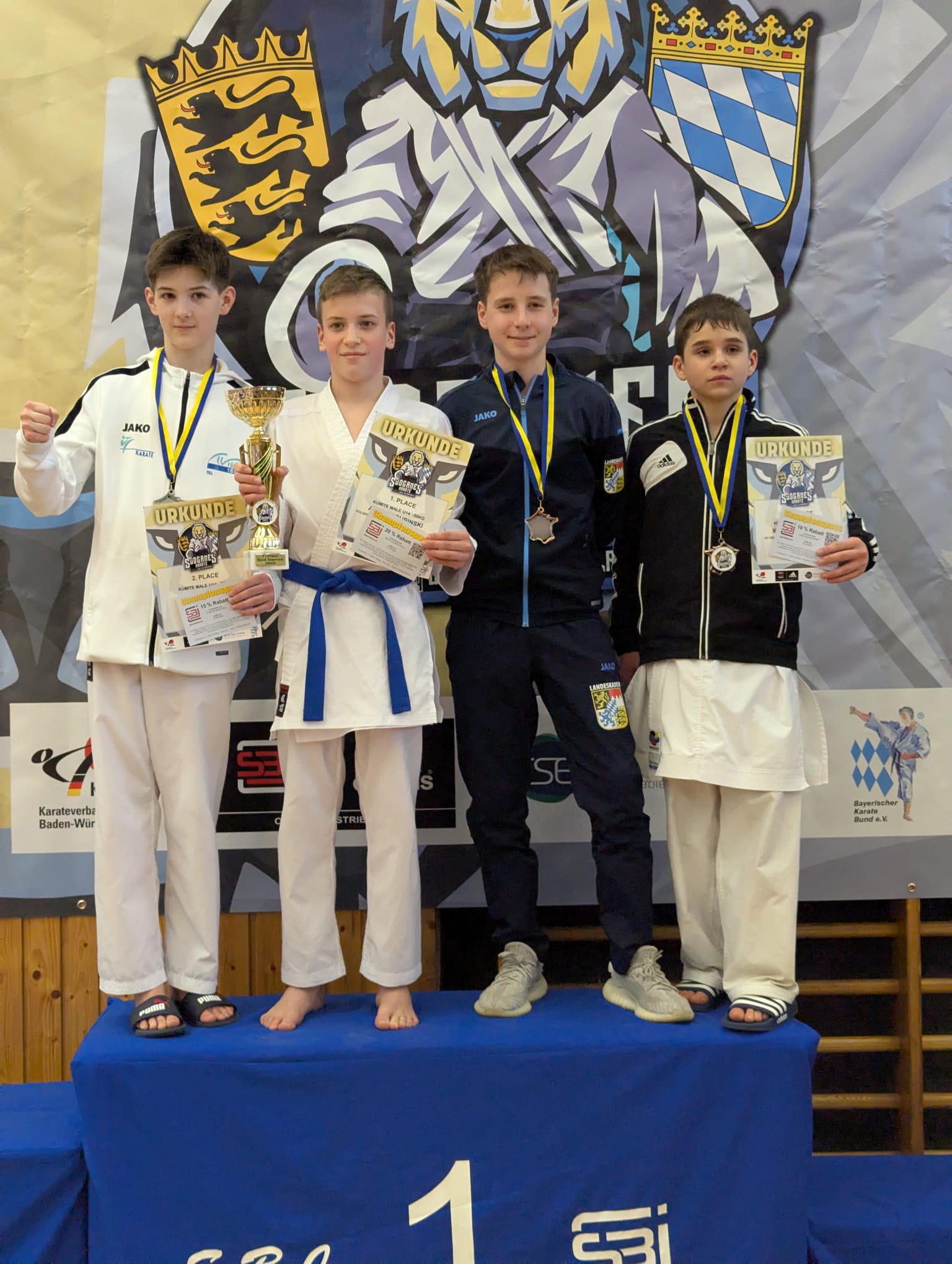 Erfolgreicher KUMITE-Athlet des Polizei Sport Verein Augsburg e.V. bei den Süd Games 2025 (2ter v. links)